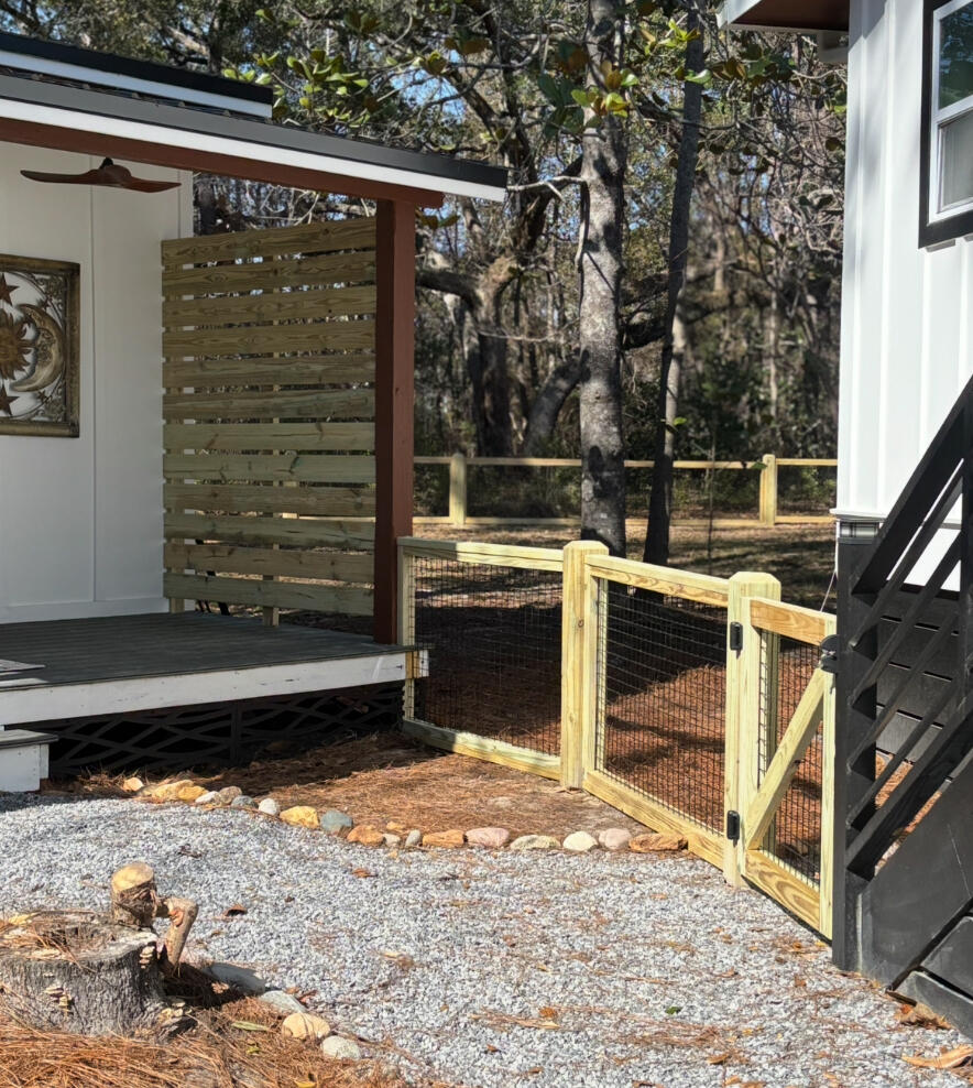 Custom Steel Wire Hog Fence &amp; Horizontal Wood Enclosure